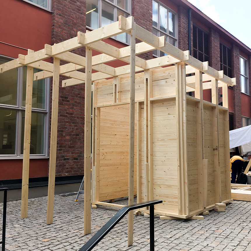 Hemlighus eller utedass byggt av studenter på arkitekturskolan KTH under ledning av Martin Öhman